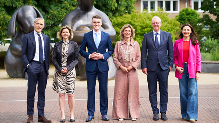 Van links naar rechts: René Grotens, Angèle Welting, Julian Wassink, Joyce Langenacker, Walter van Dijk en Melody Deldjou Fard