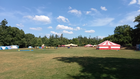 Tenten van Lobbus op het Bisonveld